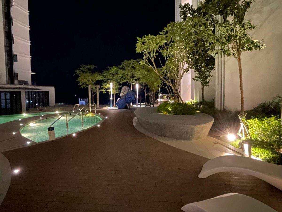 Seaview At Centre Apartment