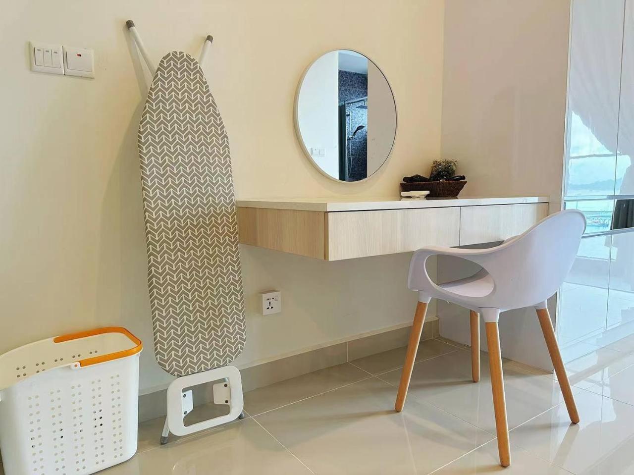 Seaview At Centre Apartment